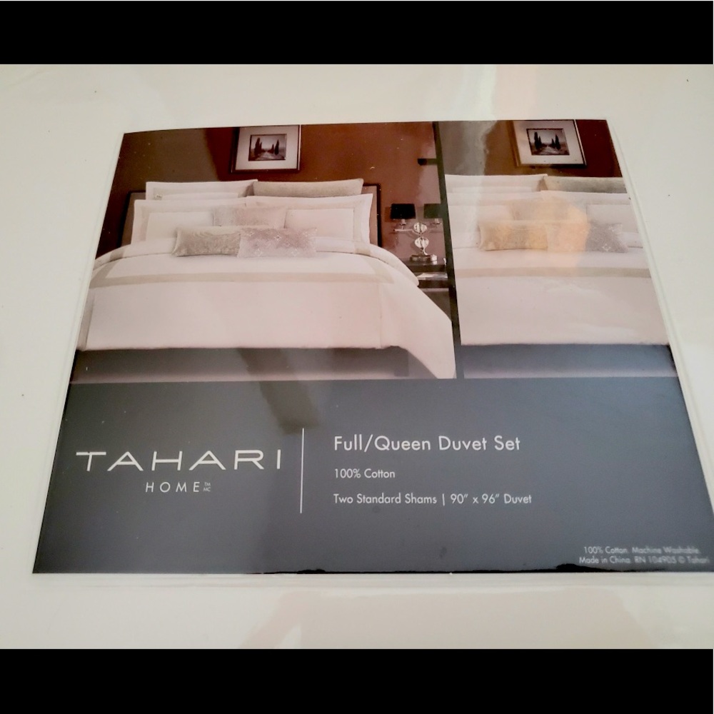 NWT Tahari Full/Queen Duvet Set. Beautiful color